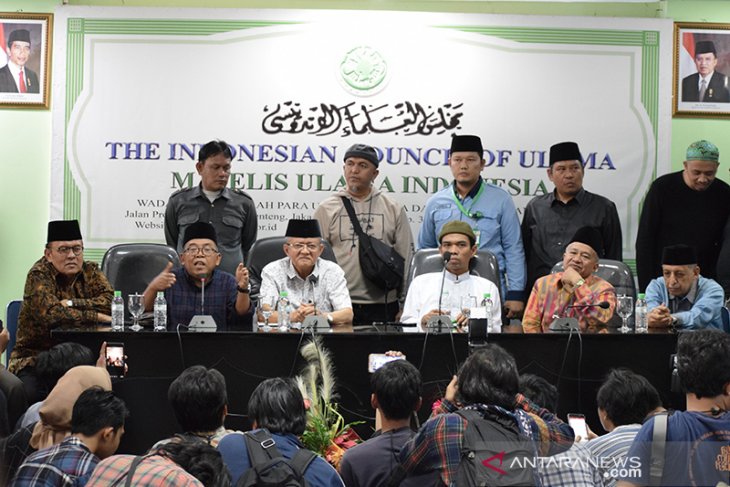 UAS Penuhi Panggilan MUI