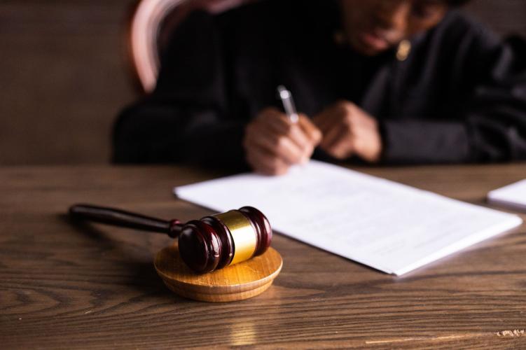 How to Sue a Trucking Company