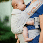 rekomendasi gendongan M-shape untuk bayi baru lahir